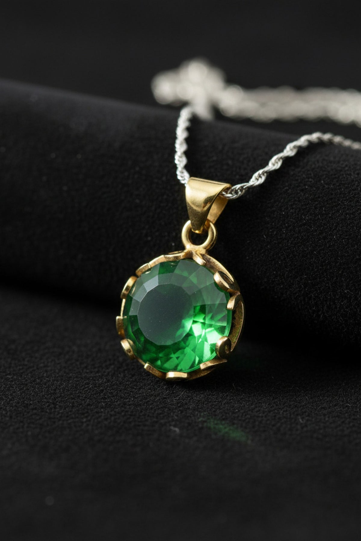 Gilded Waw Letter Emerald Pendant Necklace in 925 sterling silver